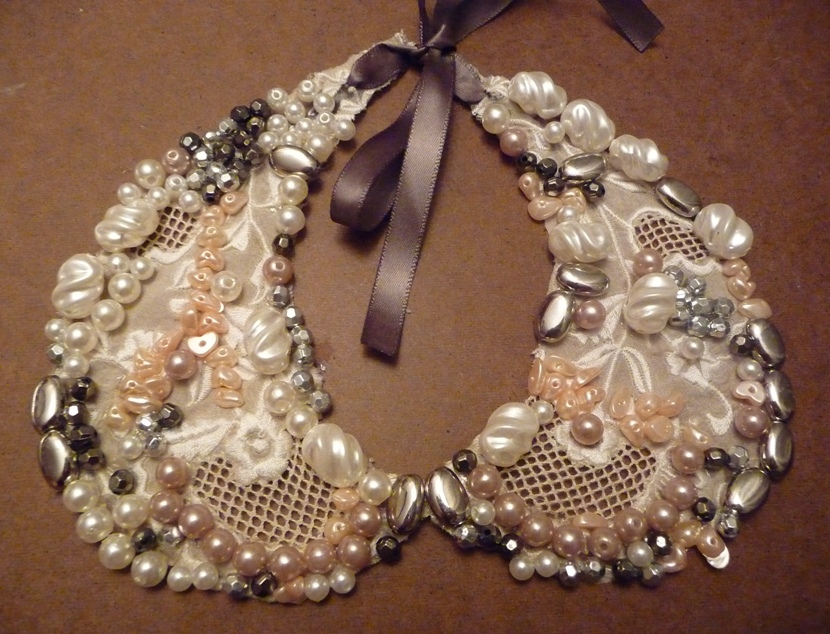 Guest post by Alicia: DIY Anthropologie Embellished Collar Necklace